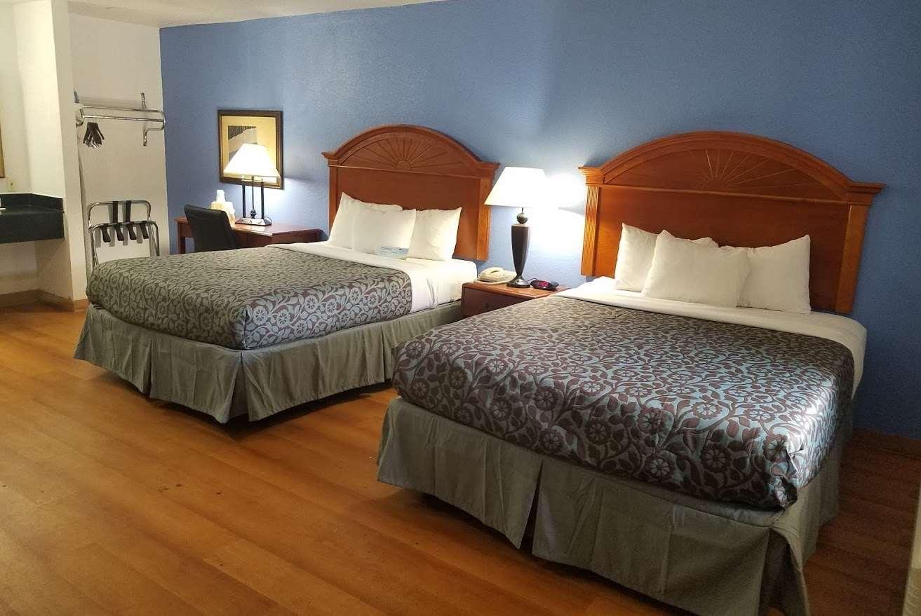 Days Inn By Wyndham Oklahoma City Nw Expressway Warr Acres Екстер'єр фото