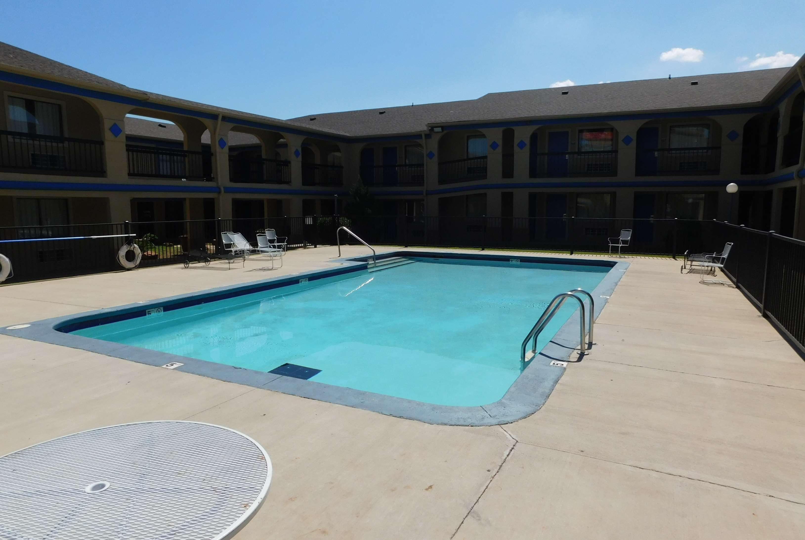 Days Inn By Wyndham Oklahoma City Nw Expressway Warr Acres Екстер'єр фото