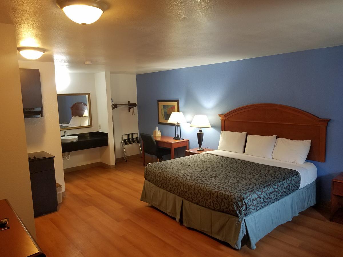 Days Inn By Wyndham Oklahoma City Nw Expressway Warr Acres Екстер'єр фото