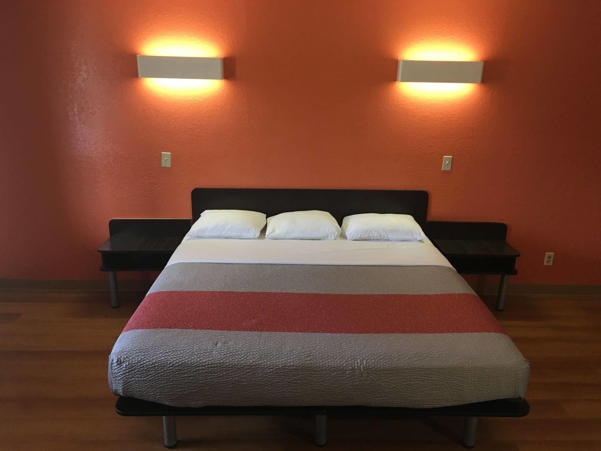 Days Inn By Wyndham Oklahoma City Nw Expressway Warr Acres Екстер'єр фото