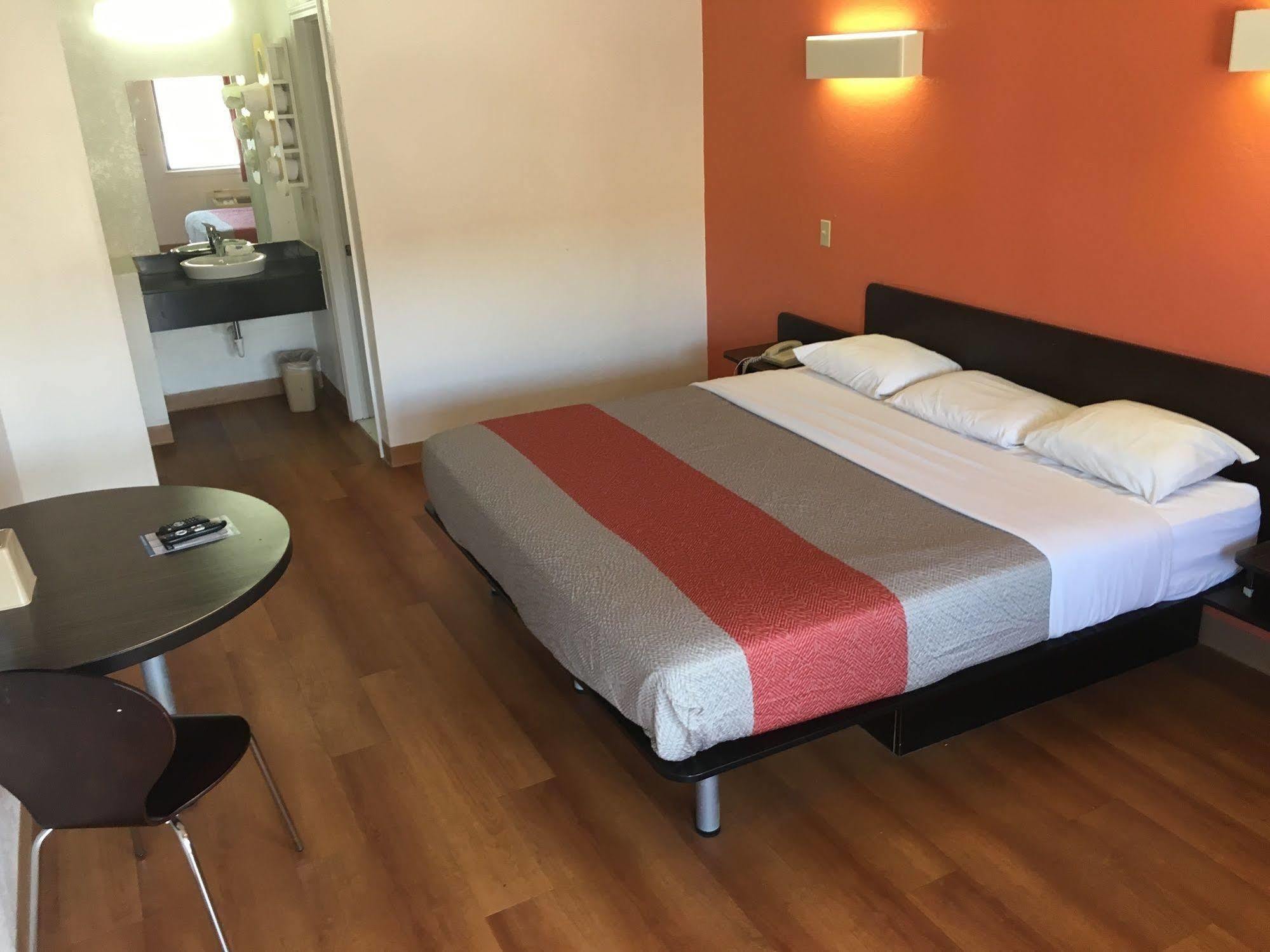 Days Inn By Wyndham Oklahoma City Nw Expressway Warr Acres Екстер'єр фото