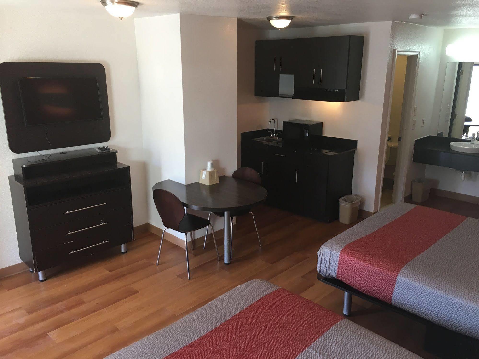 Days Inn By Wyndham Oklahoma City Nw Expressway Warr Acres Екстер'єр фото